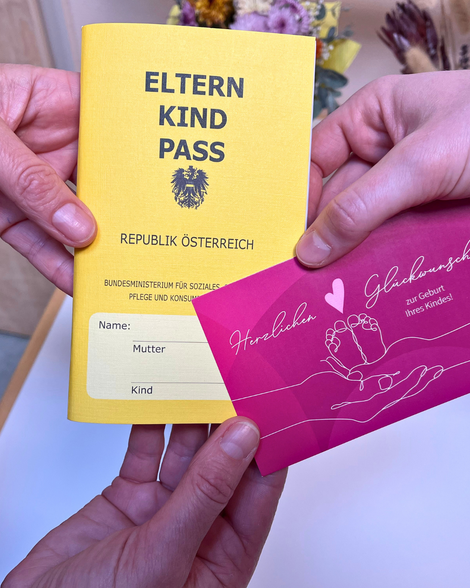 Mutterkindpass mit Einladungskarte