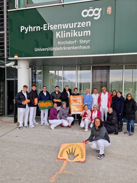 Gruppenfoto bei Sprayaktion