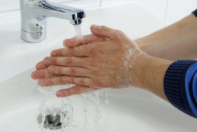 Hände beim Händewaschen