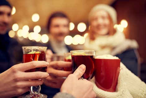 Anstossen mit Punsch