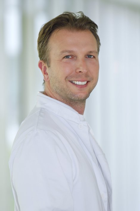 Portraitbild von Prim. Dr. Martin Genger
