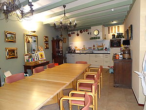 Küche mit großem Esstisch
