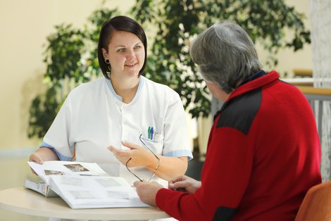 DGKPin Sandra Nimmervoll – Demenz-Expertin am Klinikum Freistadt