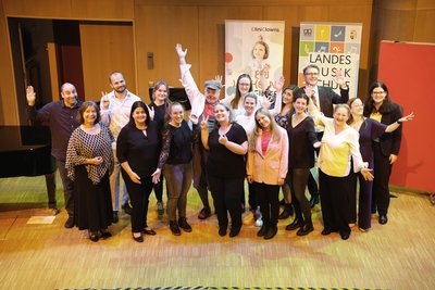 Gruppenfoto MitarbeiterInnen Salzkammergut beim Auftritt