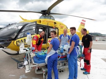 Rettungshubschrauber am Landeplatz