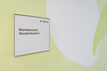 Schild Wartebereich der Akutambulanz