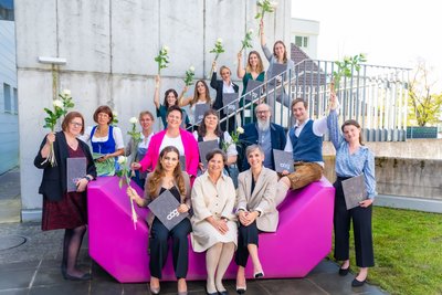 Die AbsolventInnen der Schule für Gesundheits- und Krankenpflege Kirchdorf mit ihren GratulantInnen.