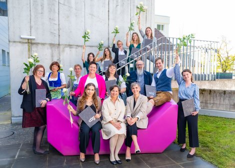 Die AbsolventInnen der Schule für Gesundheits- und Krankenpflege Kirchdorf mit ihren GratulantInnen.