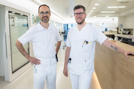 Portrait von OA. Dr. Andreas Wilfinger mit Stationleiter DGKP Christian Haas auf der Dialysestation