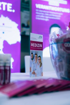 Austrodoc Messe - Imagebild Stand und Folder