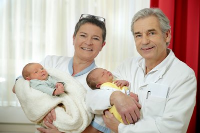 Das Team der Geburtshilfe mit dem Leiter Prim. Wolfgang C. Baschata 