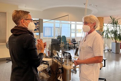Zutrittskontrollen in den Kliniken der OÖ Gesundheitsholding und der Landespflege- und Betreuungszentren dienen nach wie vor dem Schutz der besonders vulnerablen Personen, die dort betreute werden