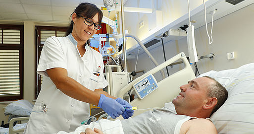 Schwester mit Patient