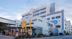 Klinikum Schärding Außenansicht - Eingangsbereich