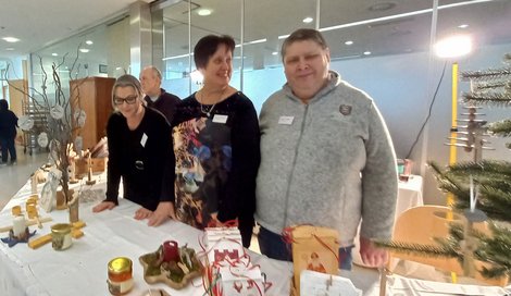 BewohnerInnen verkaufen Selbstgebasteltes