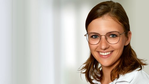Portraitbild Melanie Schürz
