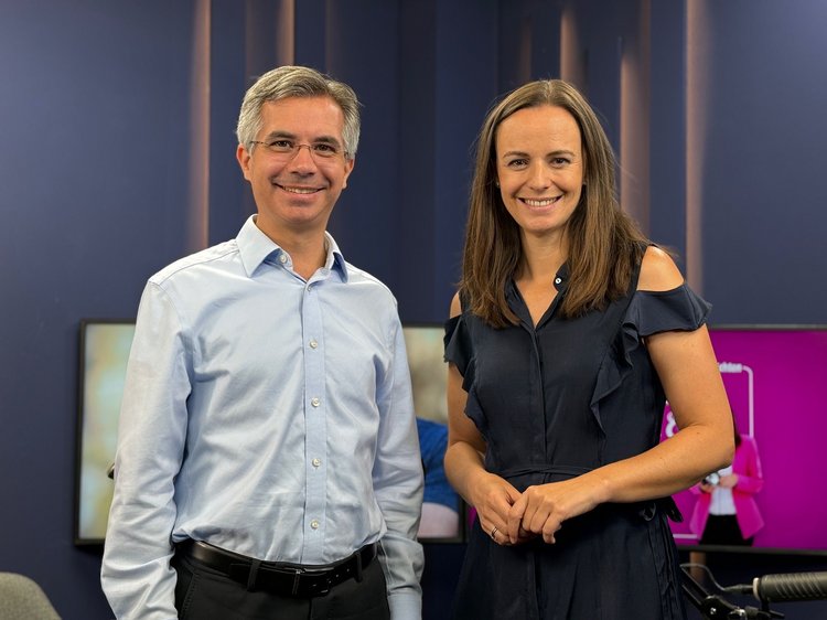 Wolfram Hötzenecker und Elisabeth Eidenberger im Podcast-Studio