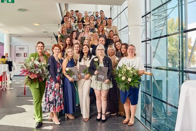 Gruppenbild AbsolventInnen