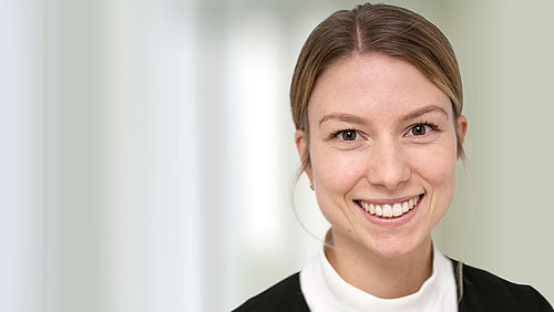 Portraitbild Theresa Feusthuber