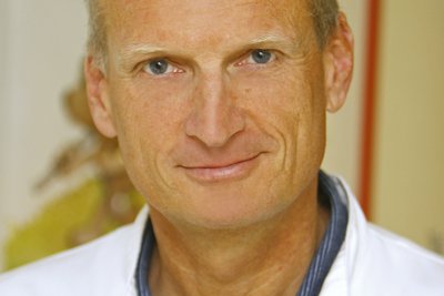 Portrait von OA Dr. Robert Piberhofer ist Konsiliarfacharzt für Kinder- und Jugendheilkunde am Klinikum Schärding. 