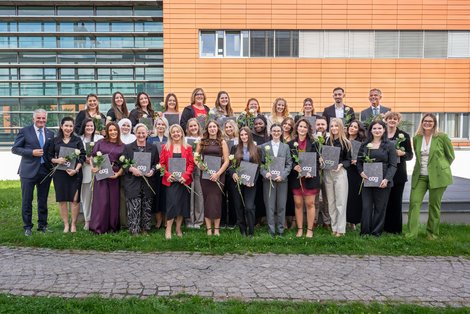 Gruppenfoto der AbsolventInnen