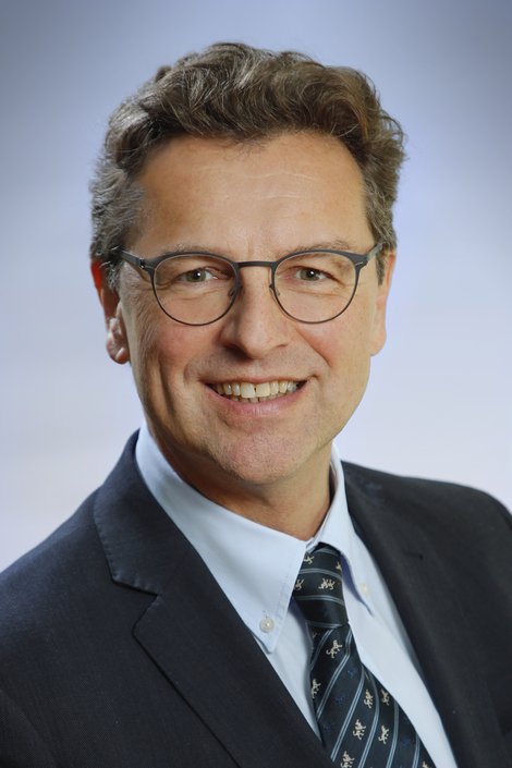 Portrait Mag. Dr. Franz Harnoncourt, Vorsitzender der Geschäftsführung in der OÖG