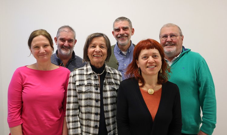 Das Team der Seelsorge: 1.R. v. l. Sigrun Schöttl, Anneliese Schanda, Gabriele Hohensinn 2. R. v. l. Peter Fehringer, Martin Binder, Josef Preundler