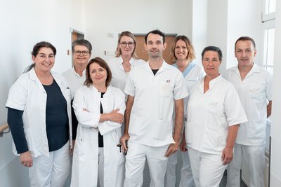 Gruppenfoto medizinisches und pflegerisches Personal