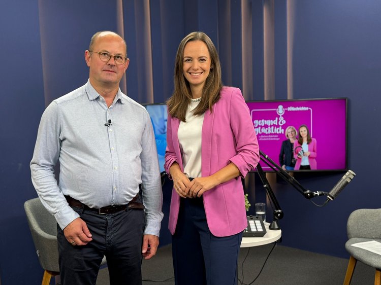 Prim. Stefan Ebner im Podcast Studio mit Elisabeth Eidenberger