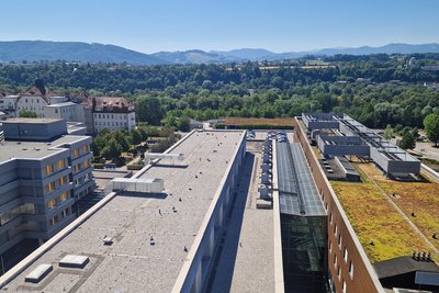 Rückkühlungsanlage am Dach des Pyhrn-Eisenwurzen Klinikums Steyr. 