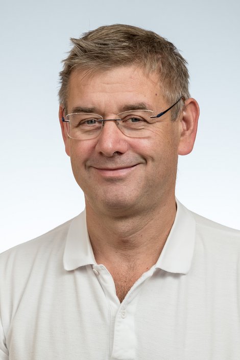 OA Dr. Johann Aigelsdorfer wendet am Klinikum Rohrbach als bislang erster Chirurg in Oberösterreich die besonders schonende OP-Methode FAST-THD®-Anolift bei der Behandlung von Hämorrhoiden an. (Bildquelle: OÖG/honorarfrei)