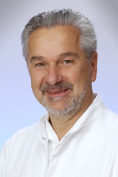 Portrait  Prim. Dr. Norbert Fritsch, MPH, Ärztlicher Direktor und Leiter der Abteilung Innere  Medizin am Klinikum Freistadt