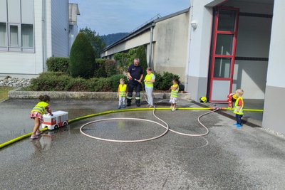 Kinder bei der Feuerwehr