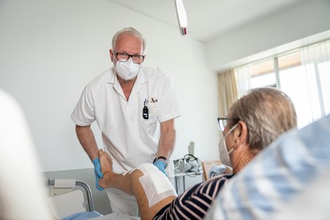 Prim Dr. Vinzenz Auersperg – Leiter der Abteilung für Orthopädie und Orthopädische Chirurgie 