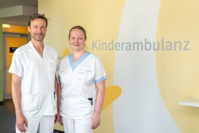 Prim. Dr. Oliver Wagner und DGKP Petra Gasperlmair im neuen Ambulanzbereich