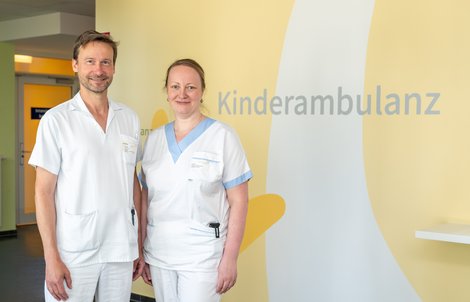 Prim. Dr. Oliver Wagner und DGKP Petra Gasperlmair im neuen Ambulanzbereich