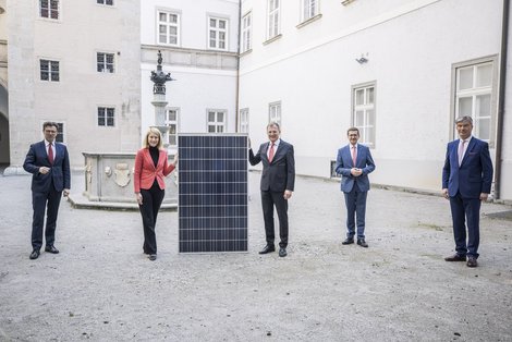 Gruppenbild Pressekonferenz