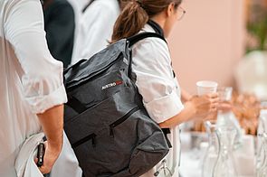 Teilnehmerin mit Rucksack
