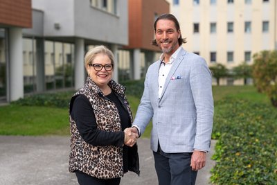Jutta Oberweger und Martin Kleindl beim Handshake