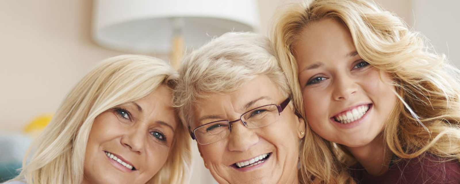 3 Frauen unterschiedlicher Generationen  