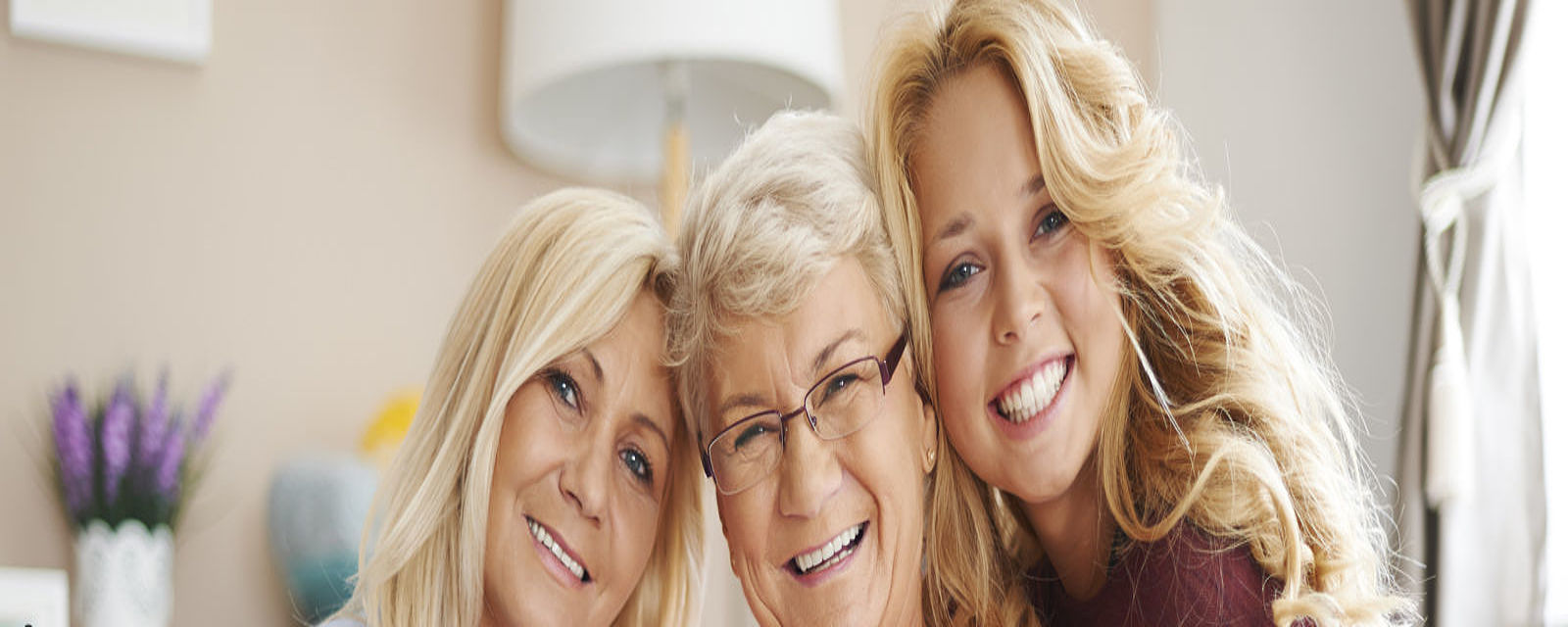 3 Frauen unterschiedlicher Generationen  