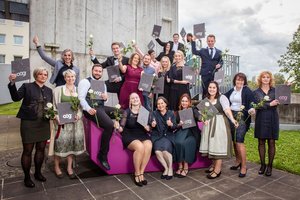 Gruppenfoto bei einer Diplomfeier