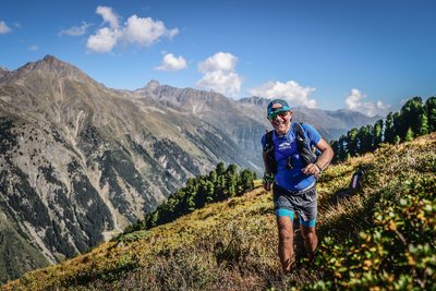 Markus Reiter beim Laufen in den Alpen