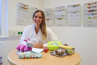 Diätologin Carina Bamminger, Bsc mit selbstgemachten Powerriegeln 