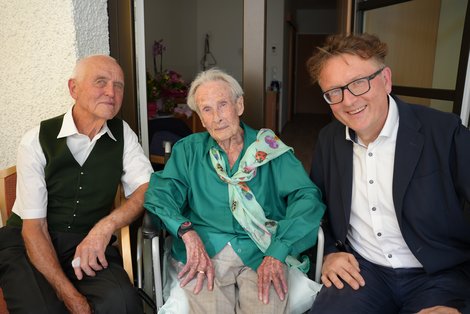 Ingeborg Aster mit Johann Stüger (li.) und Mag. Johann Seethaler, MHA