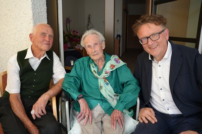 Ingeborg Aster mit Johann Stüger (li.) und Mag. Johann Seethaler, MHA