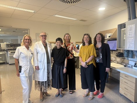 Gruppenbild mit der Delegation aus Australien im Labor der Pyhrn-Eisenwurzen Klinikums Steyr