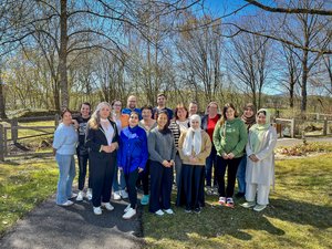 Gruppenbild HeimhelferInnen im Garten des Klinikum Rohrbach