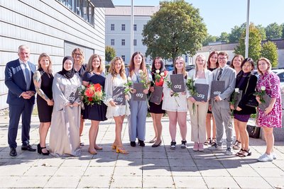 Gruppenfoto der AbsolventInnen