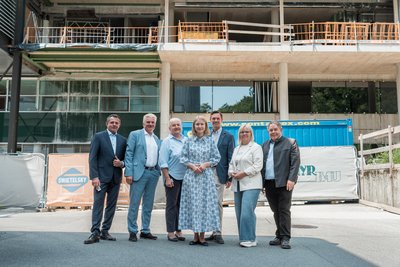 Am Foto sind von links nach rechts zu sehen: von links: Prim. Dr. Martin Barth, Mag. Karl Lehner, DGKP Walpurga Auinger, LH-Stv.in Mag.a Christine Haberlander, Ing. Reinhold Mittermayr, Mag.a Herta Prandstätter und Mag. Heinz Kosma